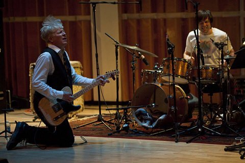 Rhys Chatham and Oneida ring in the Guitarpocalypse with live performances of G3