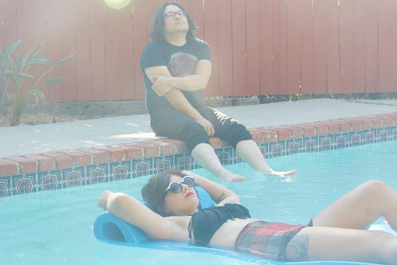 Best Coast announces new mini-album, Fade Away, everyone who lives on the best coast celebrates by getting high