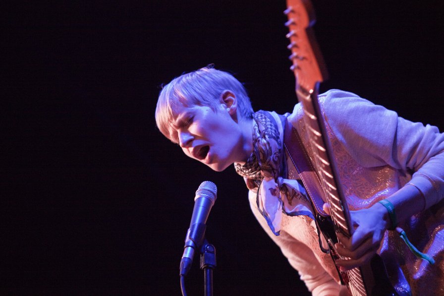 Jenny Hval looking to conquer North America this fall (step one: cover Paul Simon)