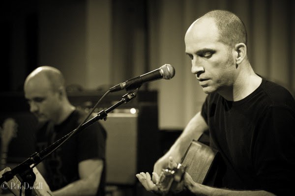 J. Robbins (Jawbox, Burning Airlines, Office of Future Plans) takes acoustic shows across the northeastern US, takes his first name to the grave