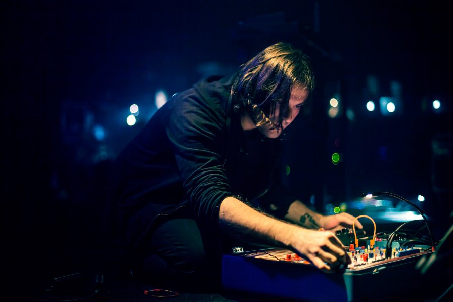 Alessandro Cortini returns to Hospital Productions with new Risveglio LP