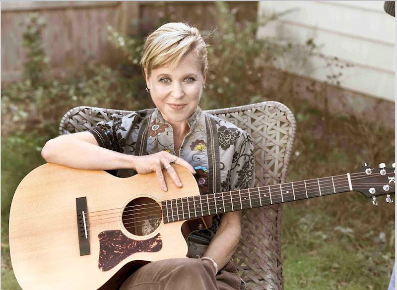 Kristin Hersh to release Possible Dust Clouds on Fire Records in October; shares new track “LAX” 