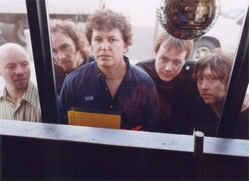 Guided by Voices – Smothered in Hugs (4 Track Version) Lyrics
