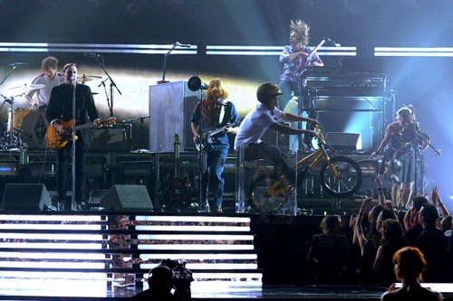 Arcade Fire show off their Grammy and newsboys costumes to all of America on spring tour